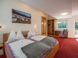 schlafzimmer2 ferienwohnung ahorn ramsau am dachst