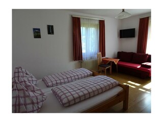 Die Sonne strahlt ins Zimmer