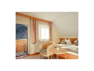 Wohlfühlzimmer Komfort mit Balkon