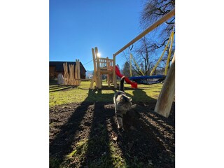 Unser großzügiger Spielplatz im Garten