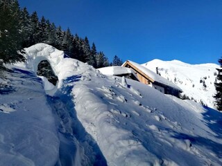 Schneewegerl zum Bach