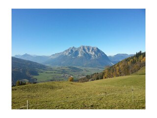 Blick zu Bleiberg und Grimming