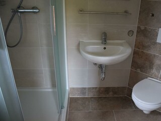 Bad mit WC und Dusche (neu)
