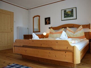 Schlafzimmer mit Ausziehsofa für 4 Personen