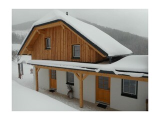 Hausvorderansicht Winter