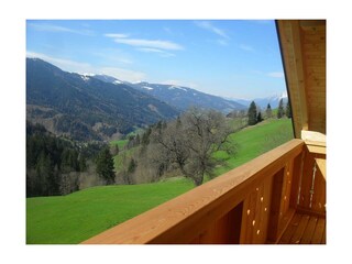 Blick vom Balkon über die Ennstaler Bergwelt