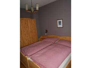 Schlafzimmer 2 1b