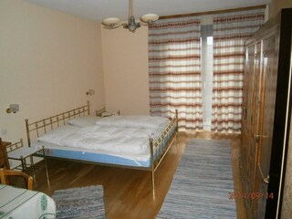 Schlafzimmer 1