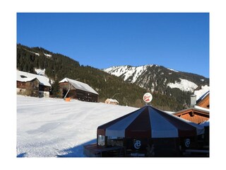 Direkt neben der Skipiste
