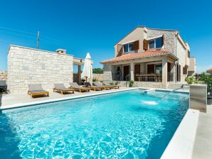 Villa with heated pool,jacuzzi and sauna - Privlaka - image1