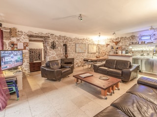 Lower lounge aircon and WiFi ok.