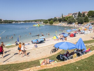 3km to lively beach. excellent food and wine.