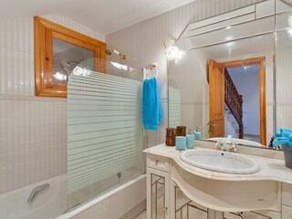 Villa Arenal Features 24