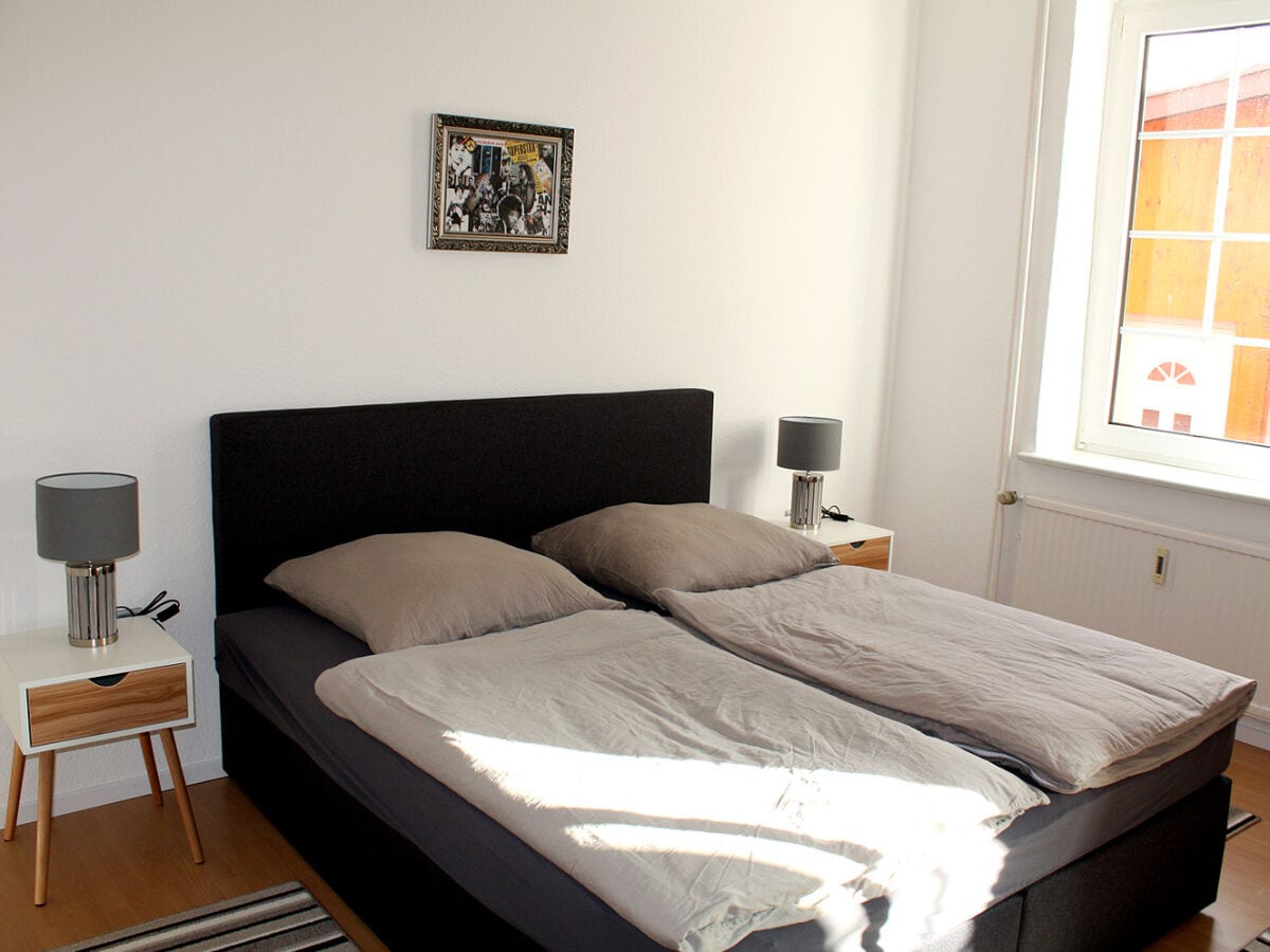 Schlafzimmer 1