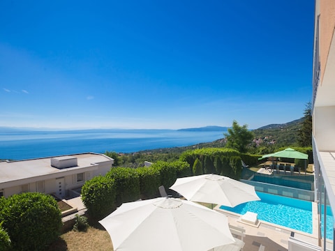 Villa THALASSA mit beheiztem Pool und Meerblick bei Opatija