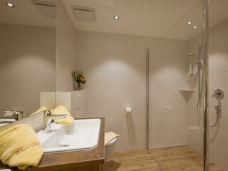 Hotel Theresia Garni - Doppelzimmer - Badezimmer