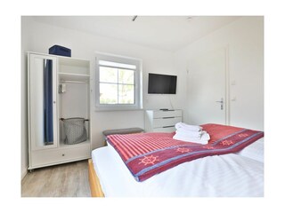 Kapitänshaus - Blick in das Schlafzimmer im EG