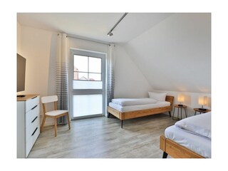 Kapitänshaus - Blick in das Schlafzimmer mit zwei Einzelbetten