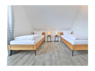 Kapitänshaus - Blick in das Schlafzimmer mit zwei Einzelbetten