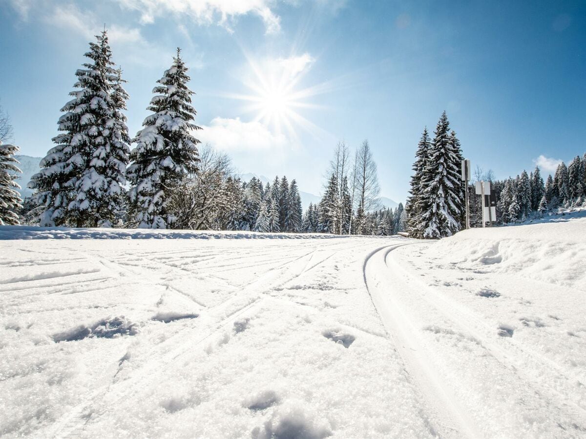 Die Loipe startet direkt am Hotel am Hörnlepass