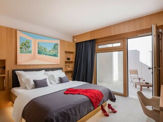 Schlafzimmer Nr. 2 (32 m²) bietet ein Kingsize-Bett.