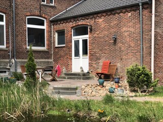 Eigene Terrasse und Zugang - Südost-Ansicht