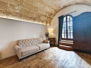 Schlafzimmer mit Zugang nach draussen