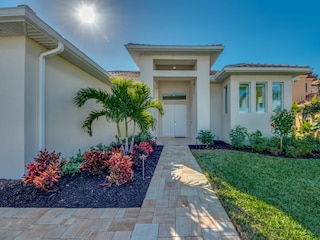 Front der Villa