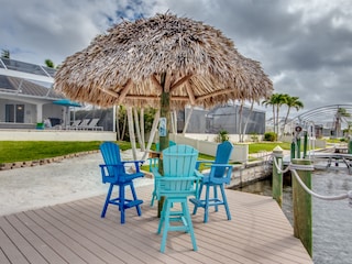 Tiki Hut - Dock