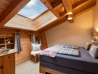 gemütliches Zimmer mit Boxspringbett