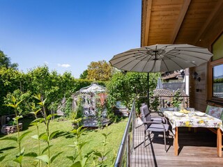 Terrasse mit Garten