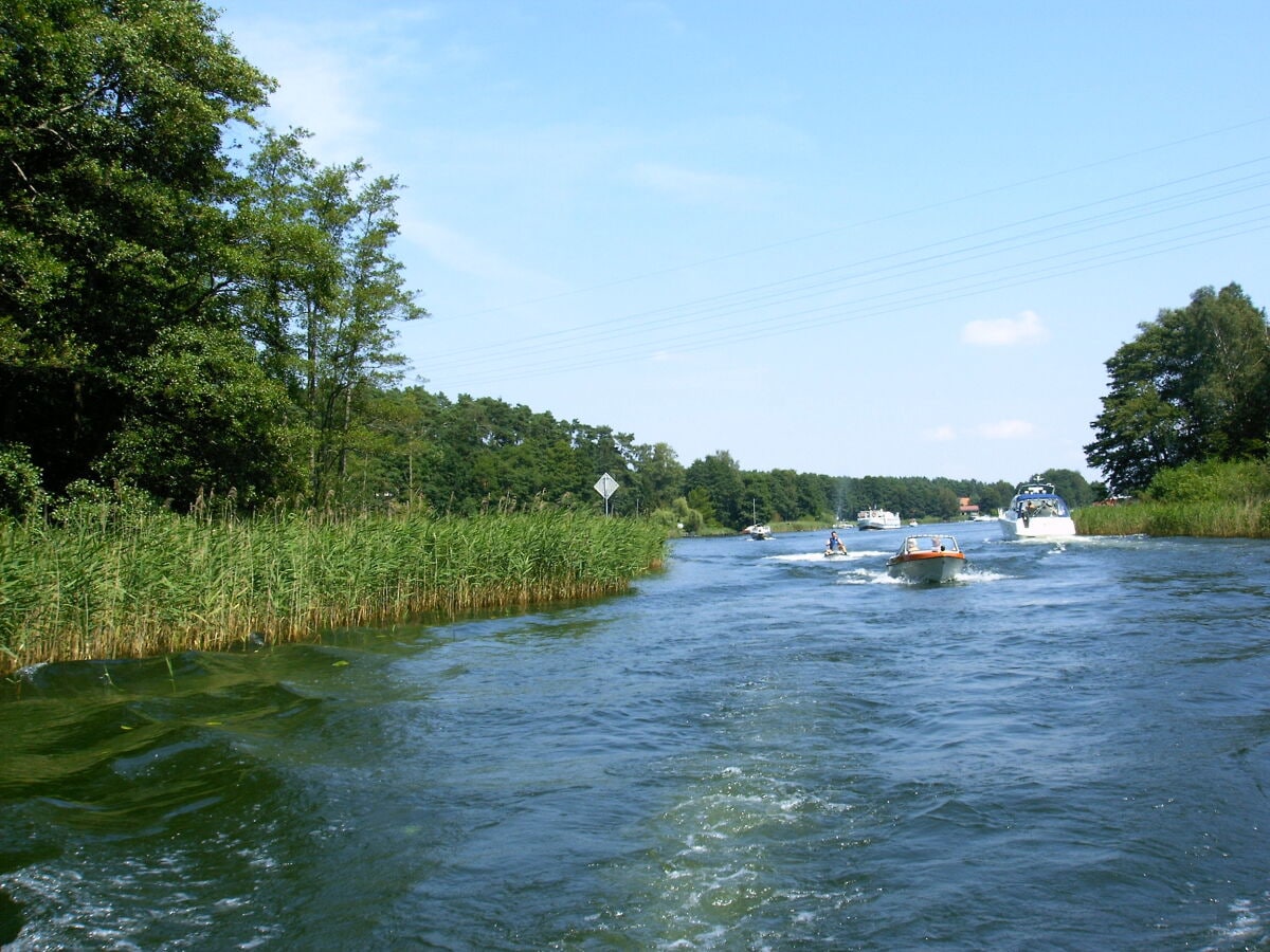 Bootsfahrt in Eldekanal