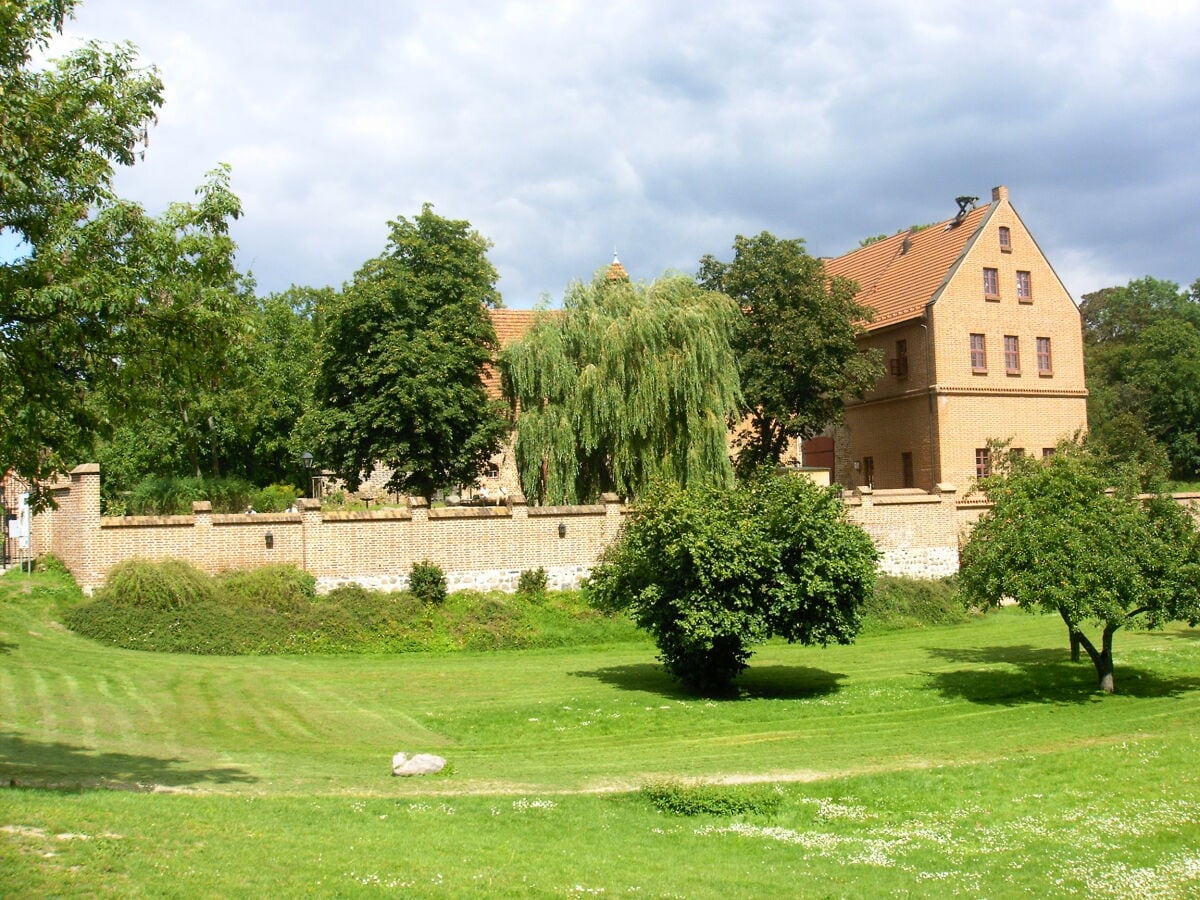 Burg Penzlin mit Hexenkeller