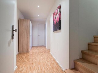Norderney / Seebox 2 - Flur und Wohnungstreppe