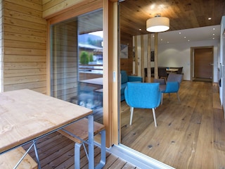 Übertdachter Balkon mit Sitzplatz