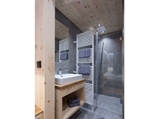 Badezimmer und Toilette en Suite