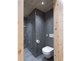 Badzimmer und Toilette en Suite