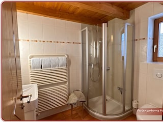 FeWo Kanzelwand Badezimmer 2