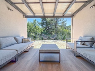 OG Lounge-überdacht