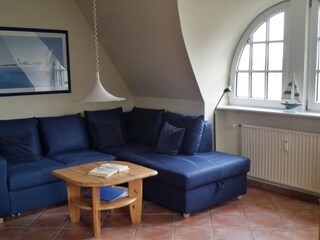 Ecksofa/Wohnzimmer am Kamin mit Blick zum Leuchtturm