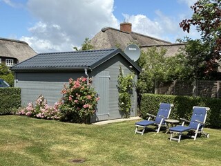 Die Sauna befindet sich in der Gartenhütte.