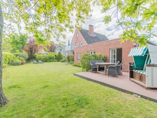 Der Garten wird gemeinschaftlich von allen Gästen genutzt.