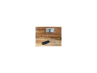 In mehreren Räumen im Haus verfügen die Steckdosen zusätzlich über einen Ladekabel-Anschluss.