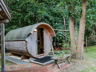 Genießen Sie heiße Erholung ganz frisch vom Fass!