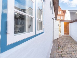 Im Außenbereich befindet sich die hauseigene Sauna.