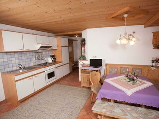 Küche und Esstisch - Ferienwohnung Die Untere