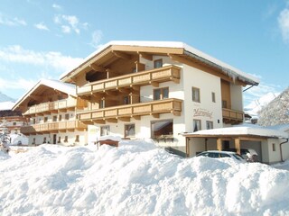 der Marxenhof im Winter - tief verschneit