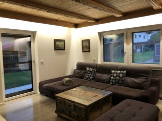 Wohnzimmer / ausziehbare Couch