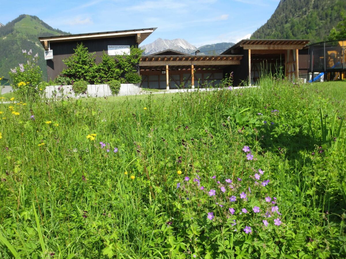 Blick auf das Carport