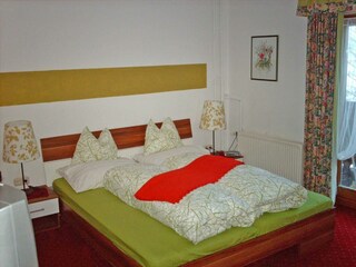 eines der beiden Schlafzimmer in der Fewo 3